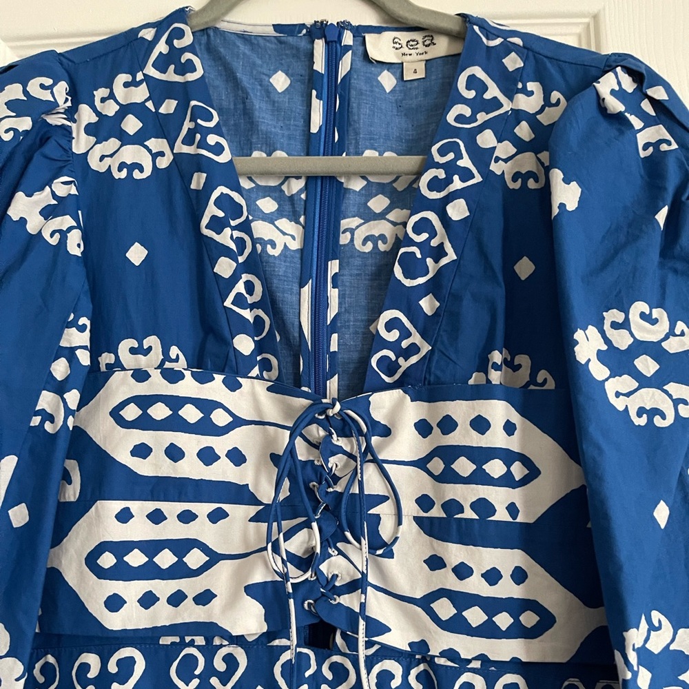 Very good quality dress not damage  very new